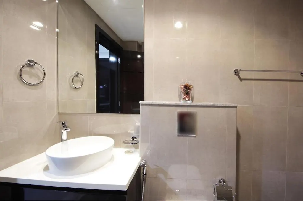 Studio Apartment In Merano Tower By The S Holiday Homes Dubai 0*,
